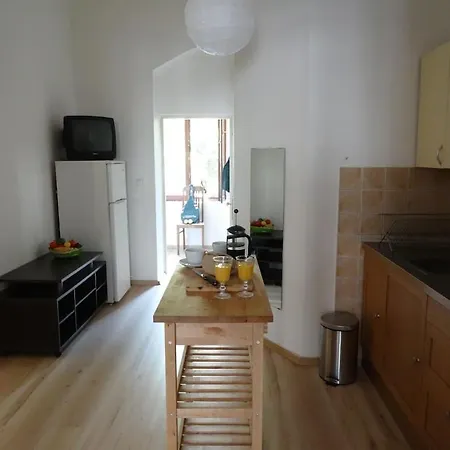 Apartamento Garden On Art Nouveau Street In Praga