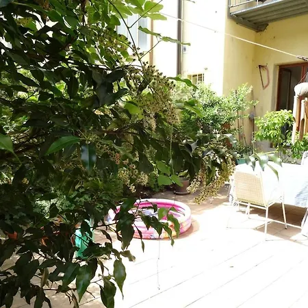 Garden On Art Nouveau Street In Appartement *